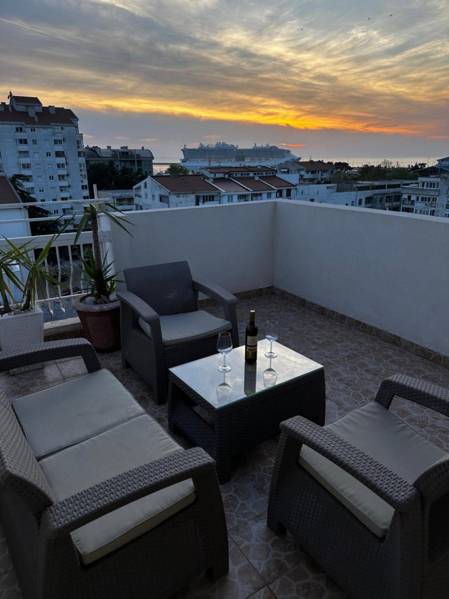 With The Sea View Apartment
