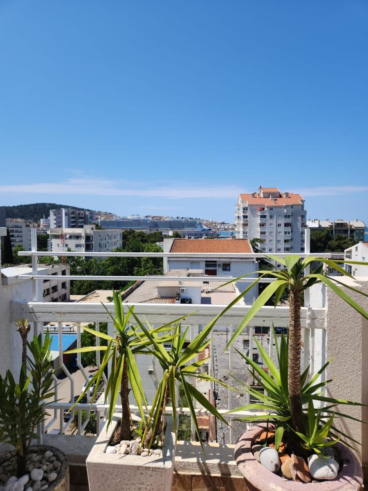 Apartment With The Sea View Bar